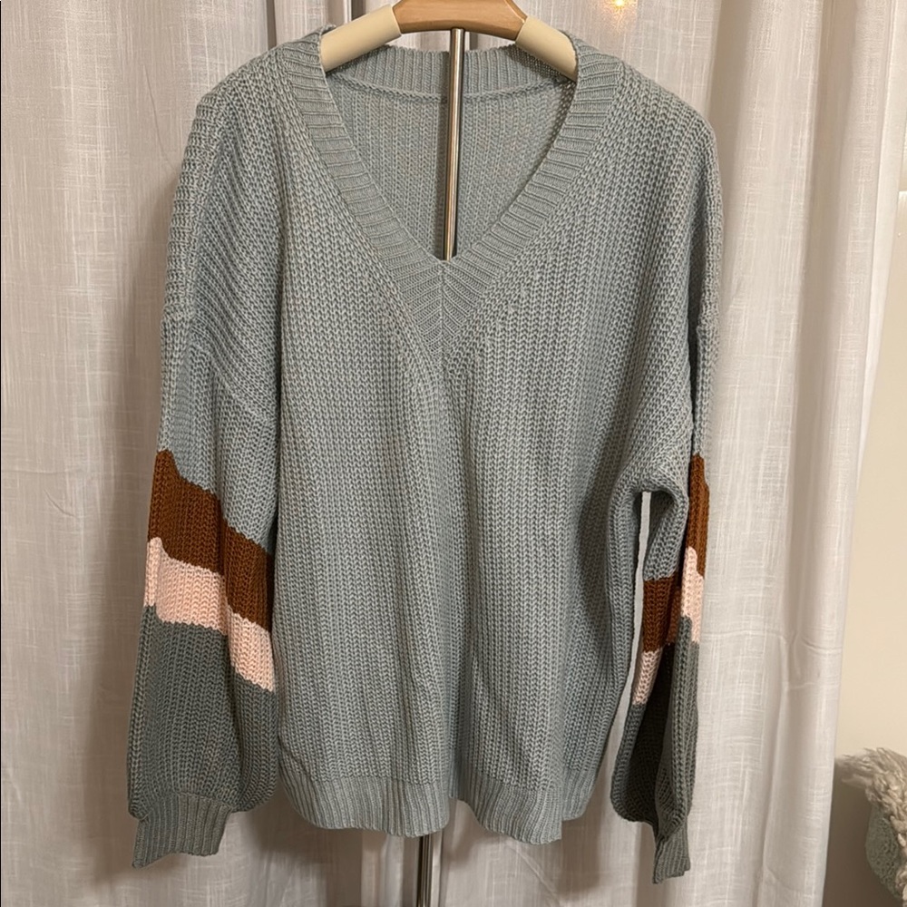 Vesti V-Neck Sweater in Gray and Brown with Textured Knit